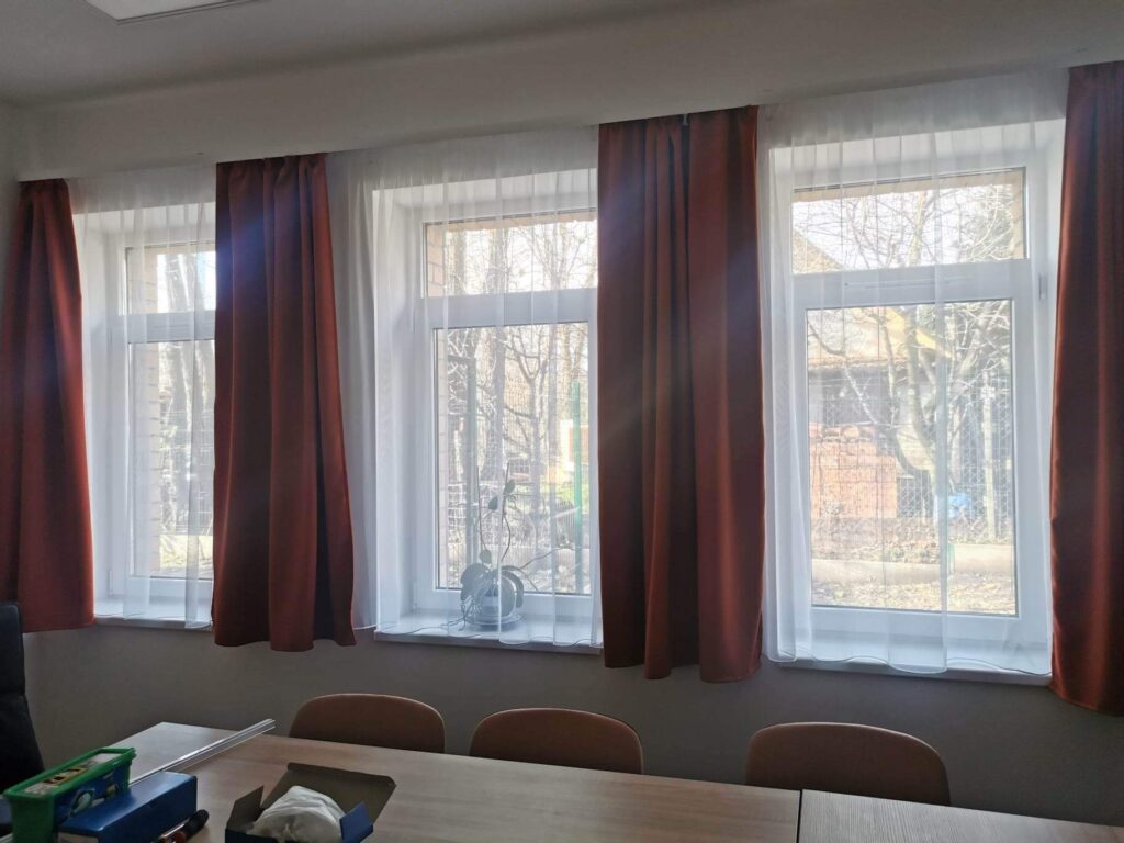 intézmények függönyözése