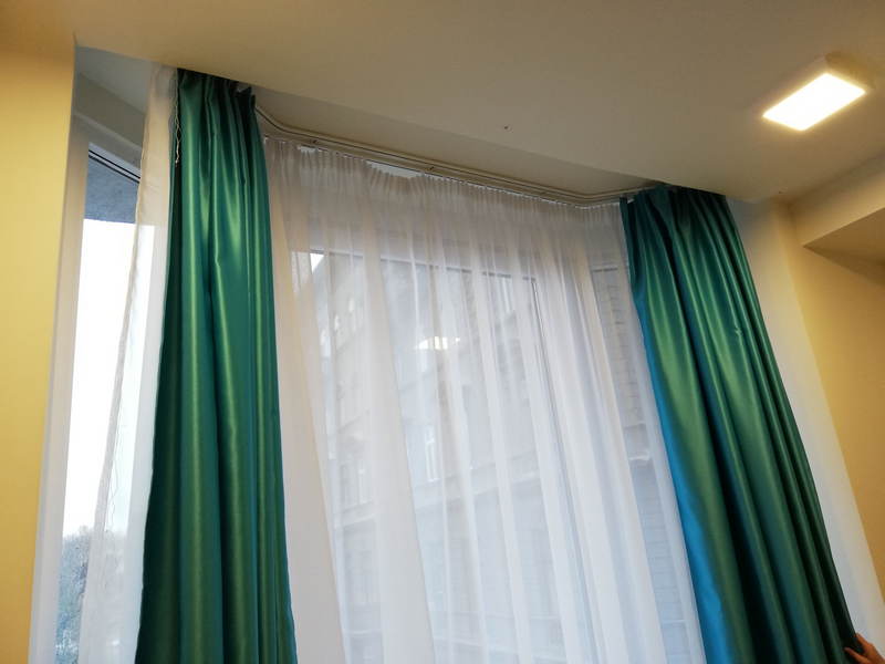 Blackout sötétítő függöny, új sínpályán, Hotel Medosz
